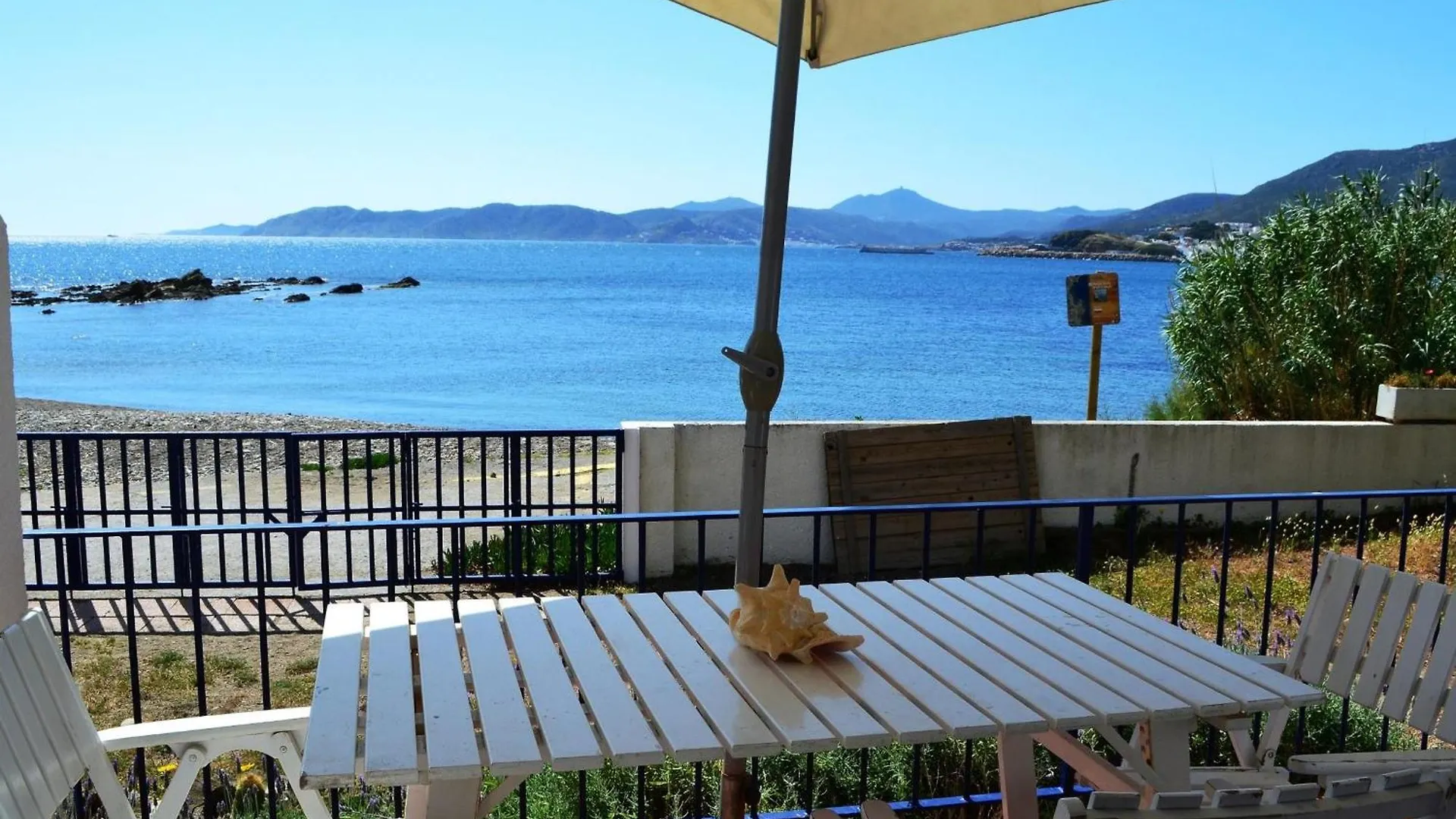 Apartamento Reformado Con Jardin Y Terraza Frente Al Mar En Cap Ras, Cerca De Llanca, Acepta Mascotas - Es-170-29 0*, Llanca